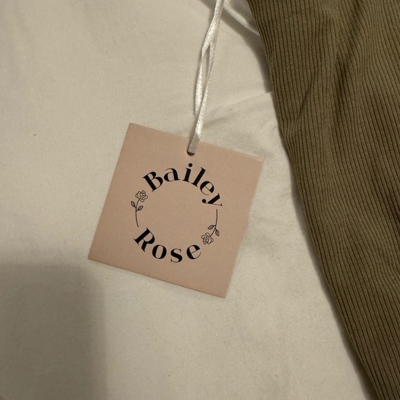 Green biker shorts - Picture 3 of 4